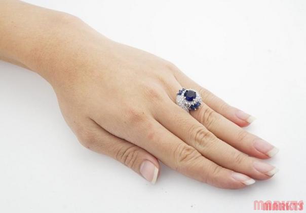 Luxe multi-zirkonen 18K witgouden ring met blauw zirkoon